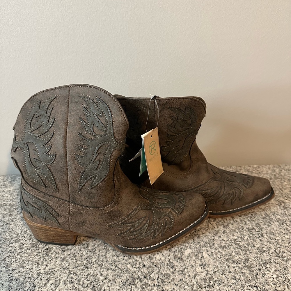 Roper Dark Brown Western Heeled Boots